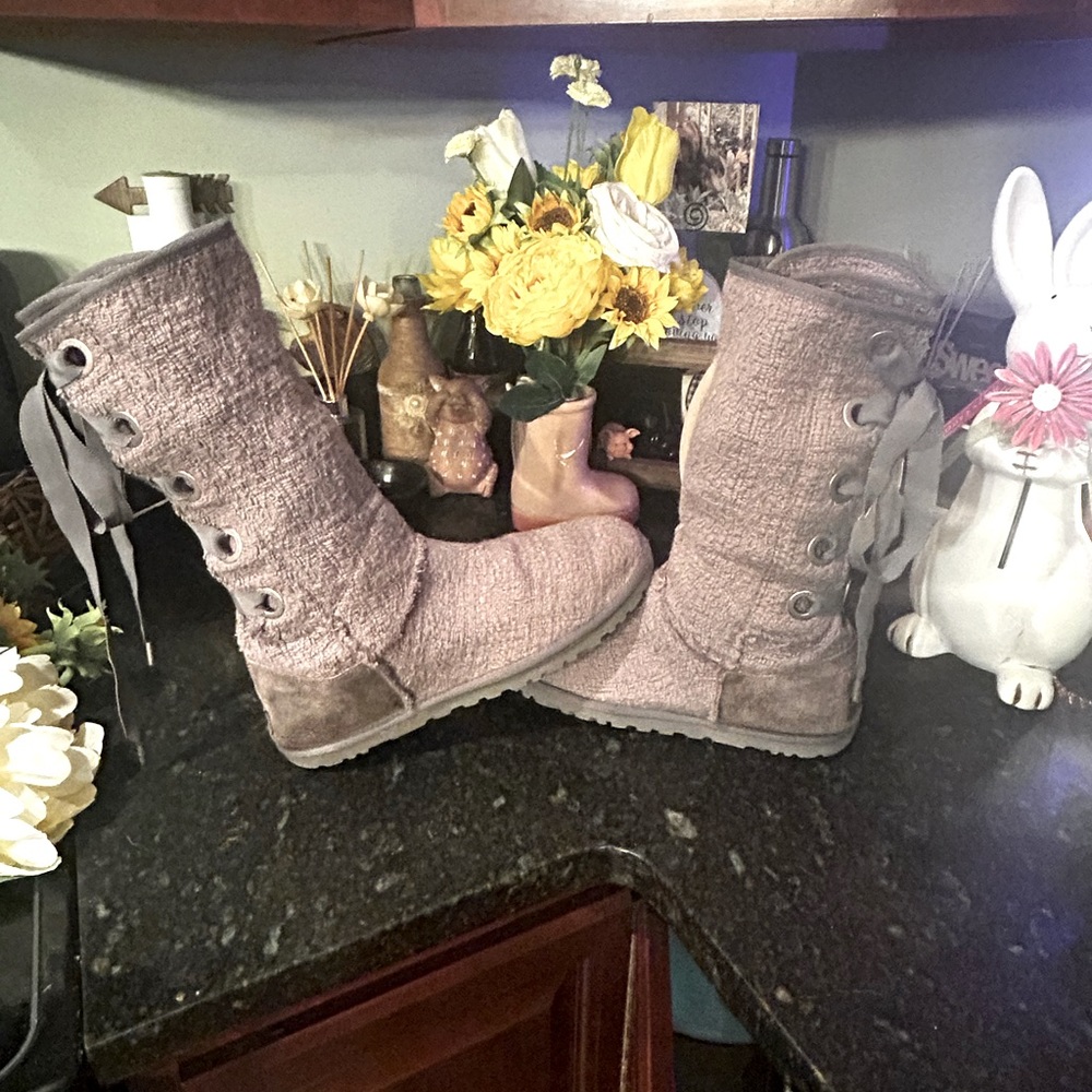 ✨GREY AMAZING CONDITION LACE UP UGGS✨